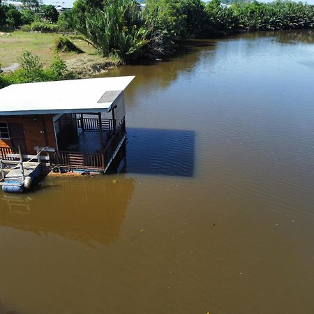 Qimmy Riverside Floating Cabin Kuala Terengganu Buitenkant foto