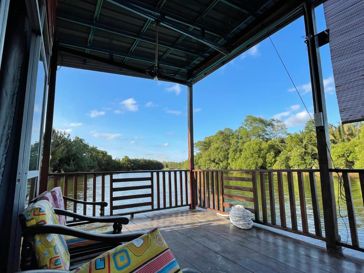 Qimmy Riverside Floating Cabin Kuala Terengganu Buitenkant foto