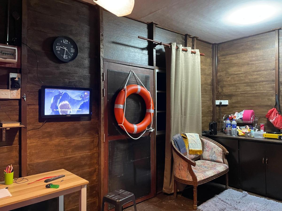 Qimmy Riverside Floating Cabin Kuala Terengganu Buitenkant foto