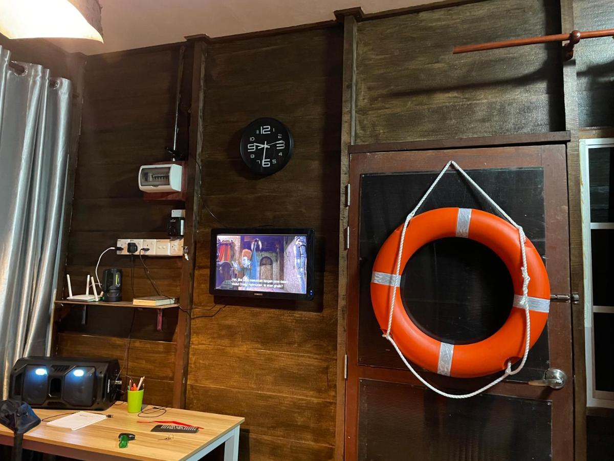Qimmy Riverside Floating Cabin Kuala Terengganu Buitenkant foto